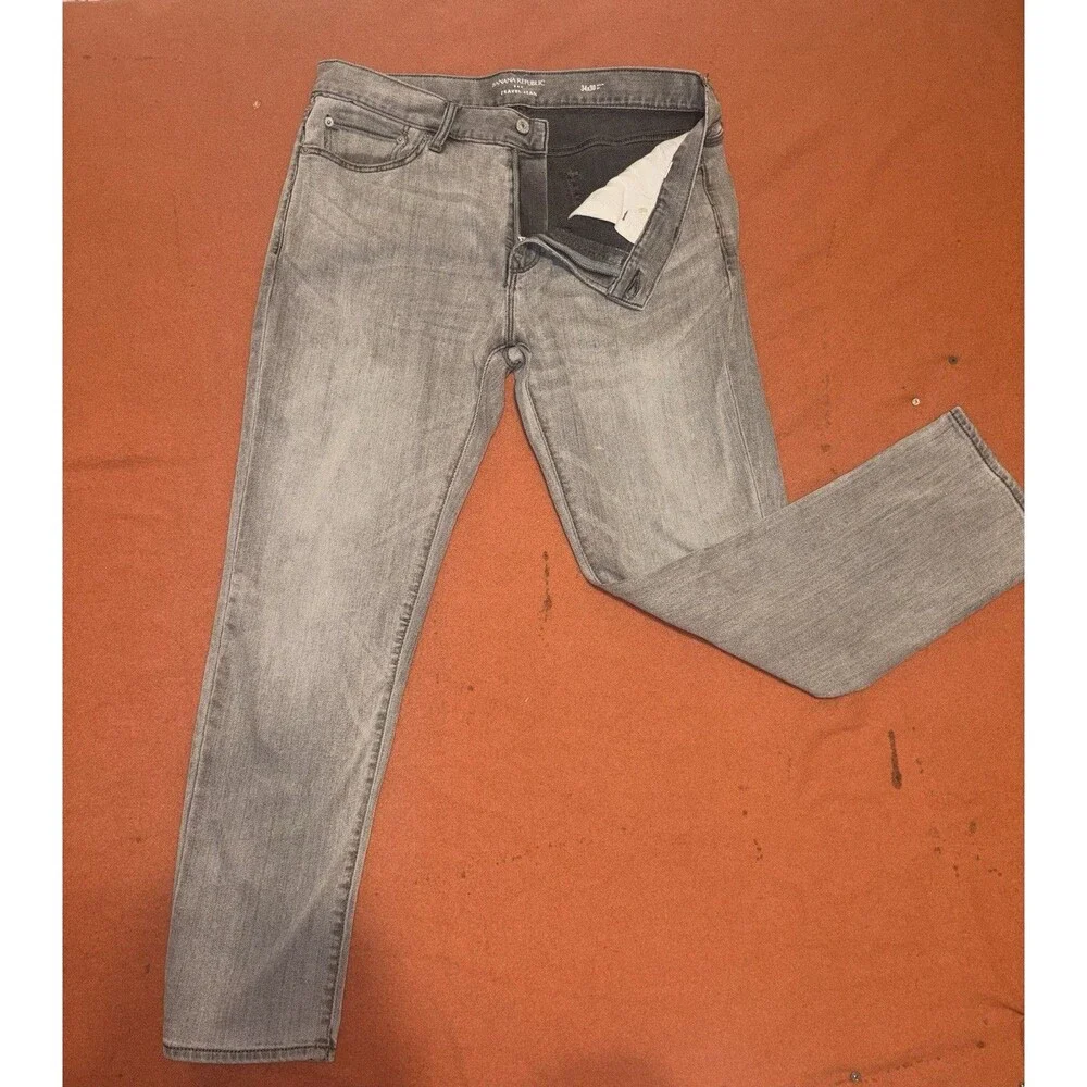Banana Republic Travel Jeans Men's 34x30* Gray Slim Fit Straight Leg Denim Pants